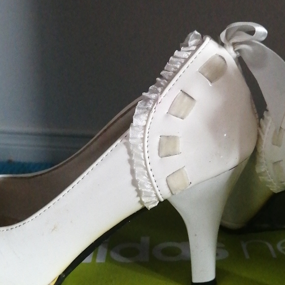 White lace high heels👠 - Picture 4 of 4